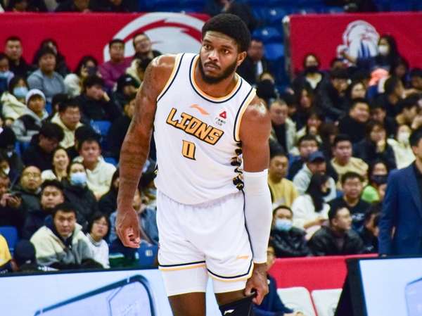四连败刺痛辽篮神经 火线锁定锋线强援在即